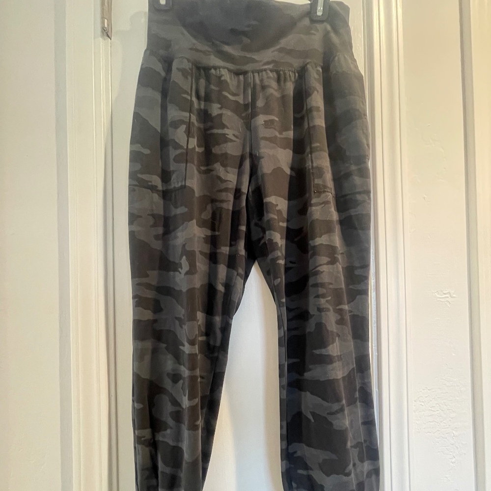 Athleta Salutation Dark Camo Joggers